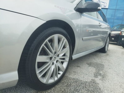 Renault Laguna SporTour 2.0 dCi 180CV SporTour GT (11)
