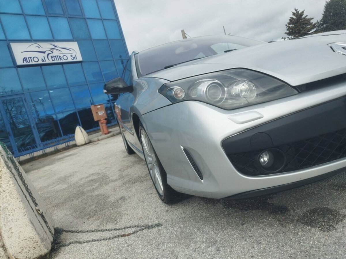 Renault Laguna SporTour 2.0 dCi 180CV SporTour GT (12)