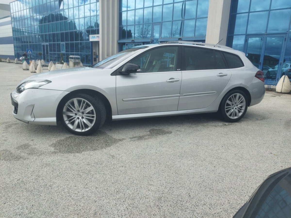 Renault Laguna SporTour 2.0 dCi 180CV SporTour GT (4)