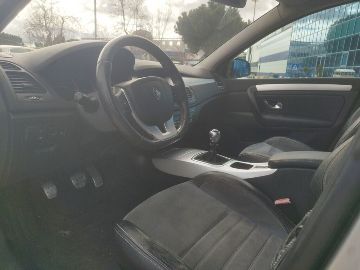 Renault Laguna SporTour 2.0 dCi 180CV SporTour GT (5)