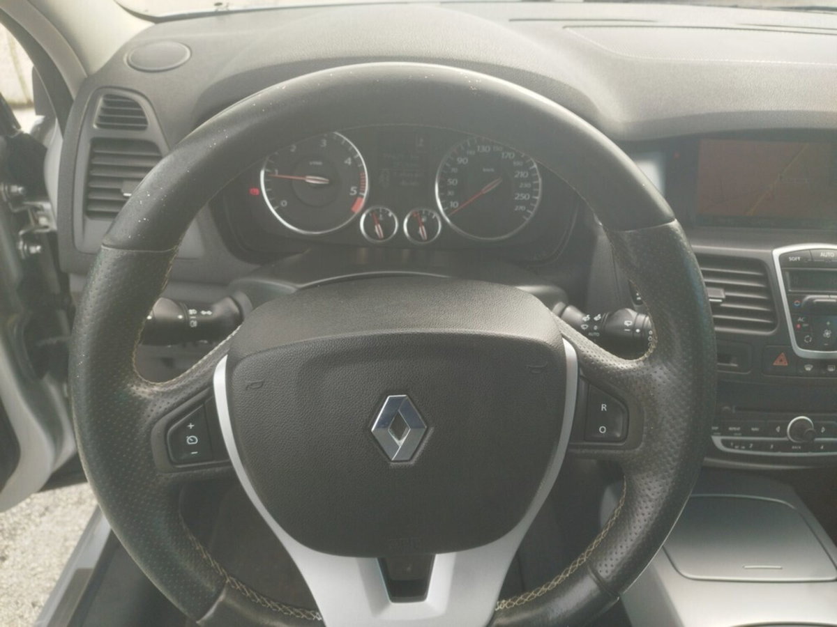 Renault Laguna SporTour 2.0 dCi 180CV SporTour GT (9)