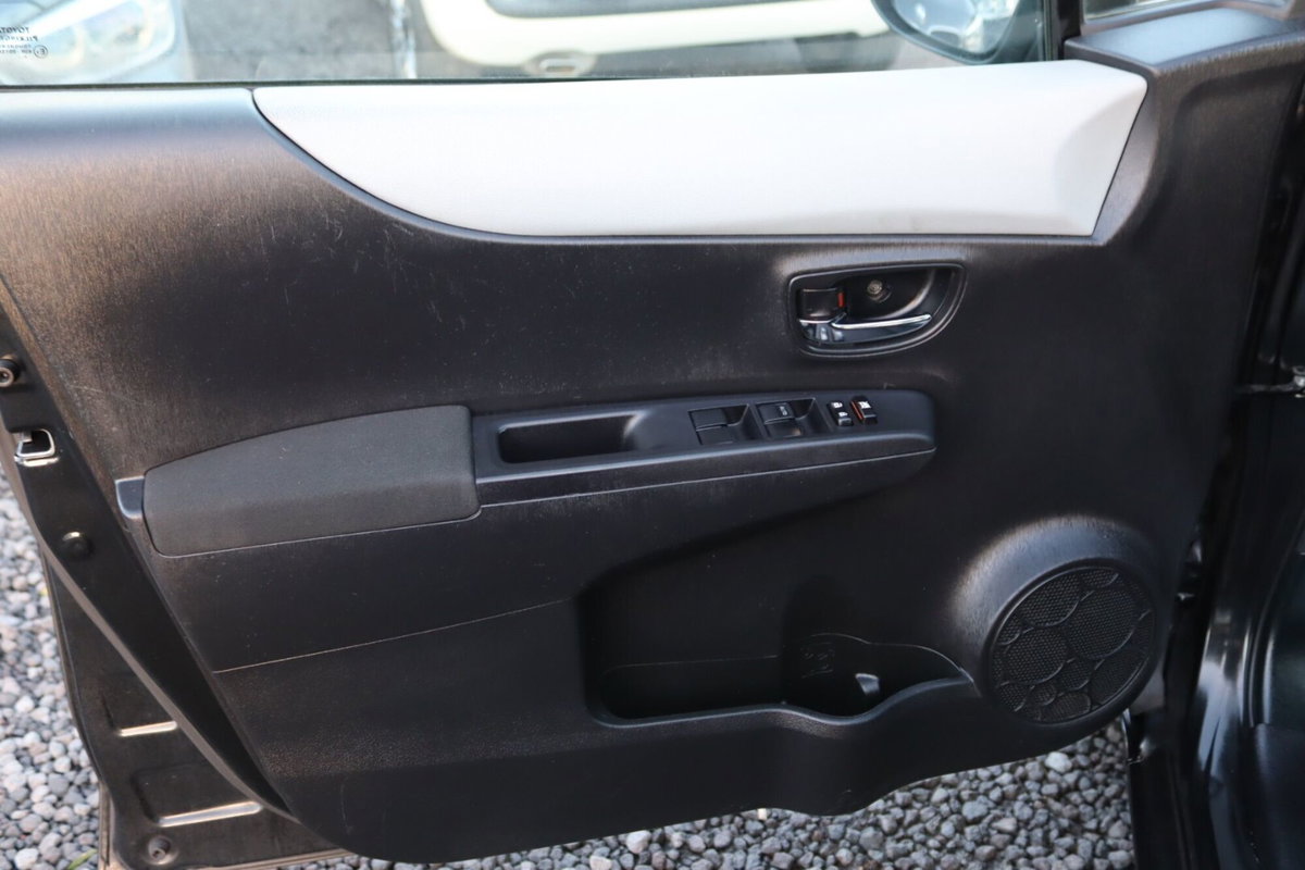 Toyota Yaris 1.5 Hybrid 5 porte Lounge (10)