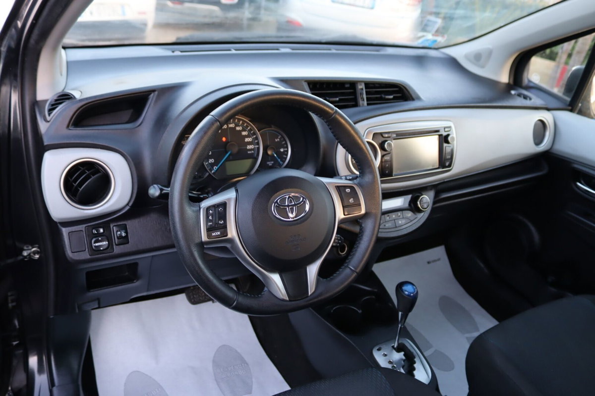 Toyota Yaris 1.5 Hybrid 5 porte Lounge (11)