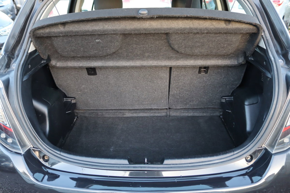 Toyota Yaris 1.5 Hybrid 5 porte Lounge (16)