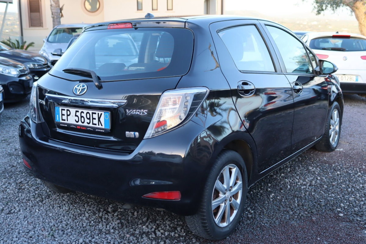Toyota Yaris 1.5 Hybrid 5 porte Lounge (3)