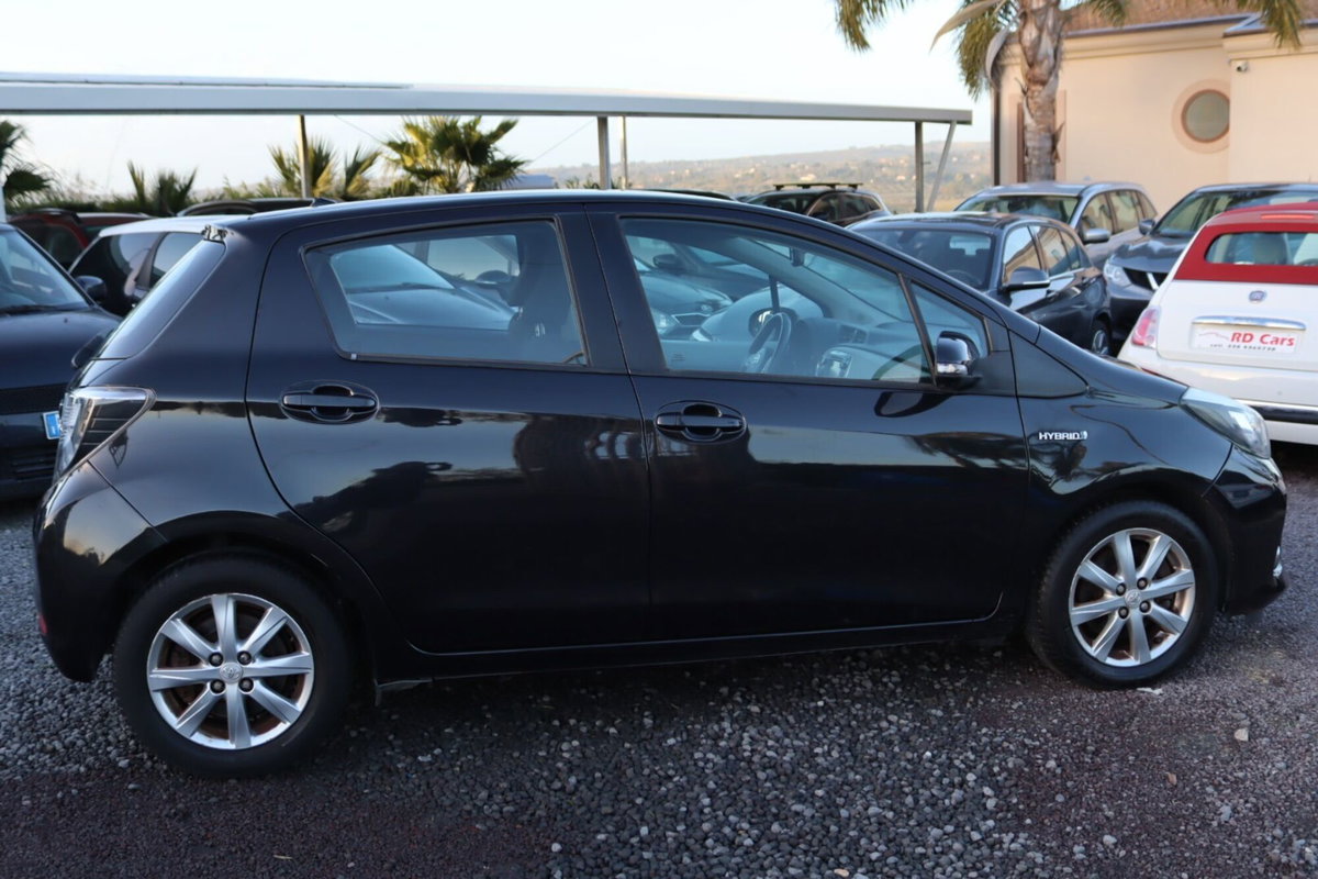 Toyota Yaris 1.5 Hybrid 5 porte Lounge (4)