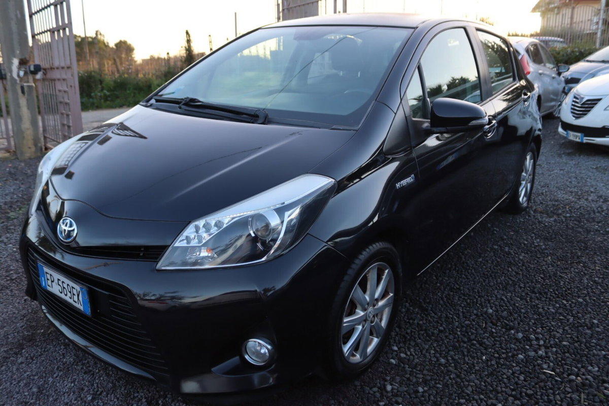 Toyota Yaris 1.5 Hybrid 5 porte Lounge (6)