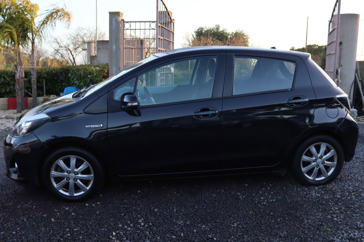 Toyota Yaris 1.5 Hybrid 5 porte Lounge (8)