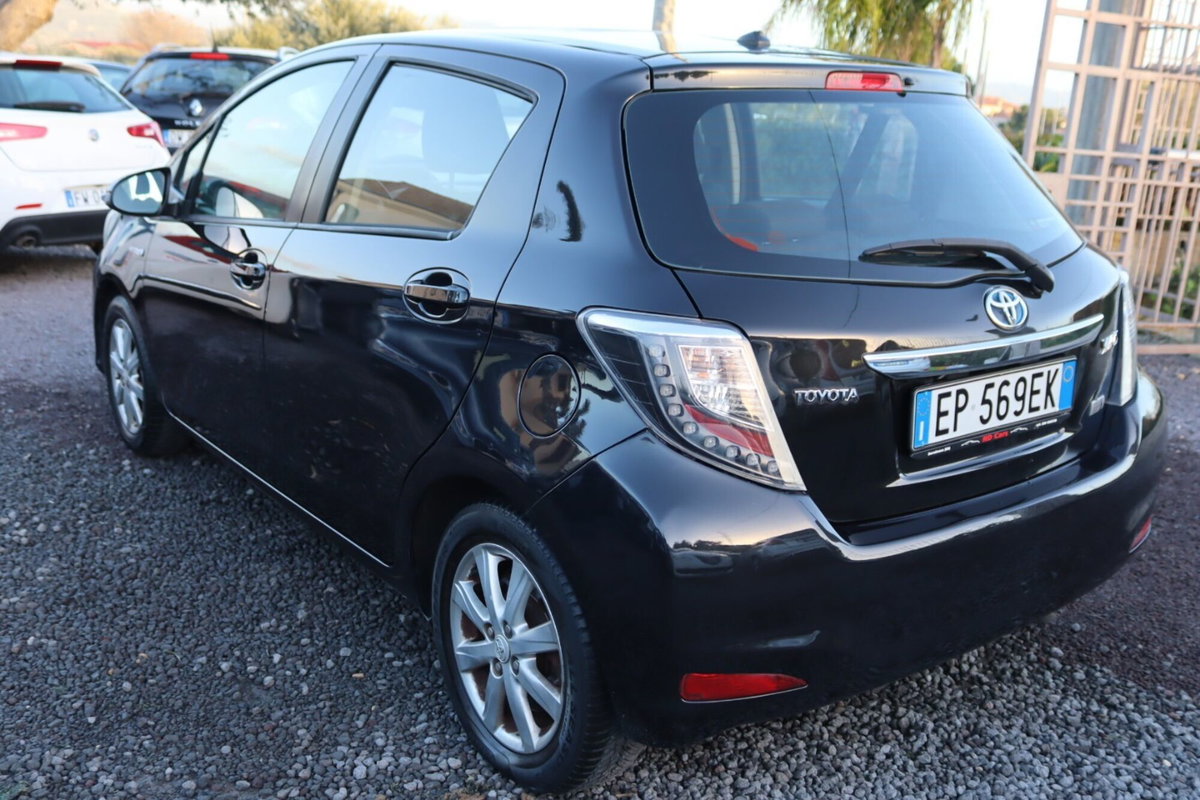 Toyota Yaris 1.5 Hybrid 5 porte Lounge (9)