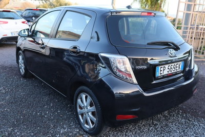 Toyota Yaris 1.5 Hybrid 5 porte Lounge (9)