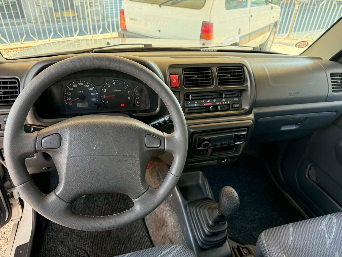 Suzuki Jimny 1.3i 16V cat 4WD JLX (12)