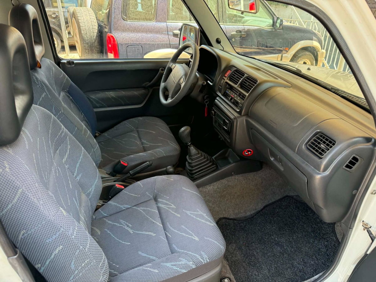 Suzuki Jimny 1.3i 16V cat 4WD JLX (16)
