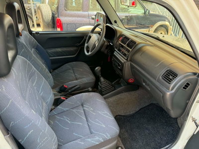 Suzuki Jimny 1.3i 16V cat 4WD JLX (16)