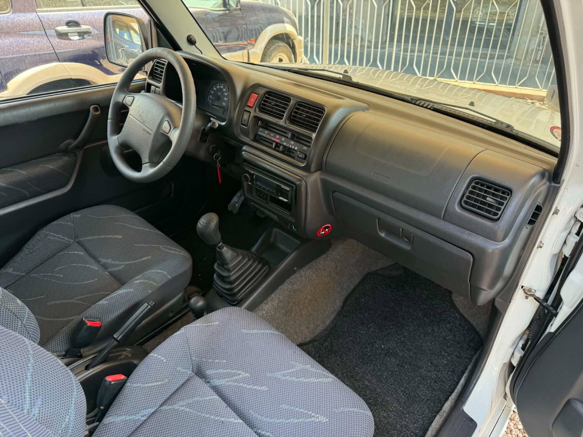 Suzuki Jimny 1.3i 16V cat 4WD JLX (17)