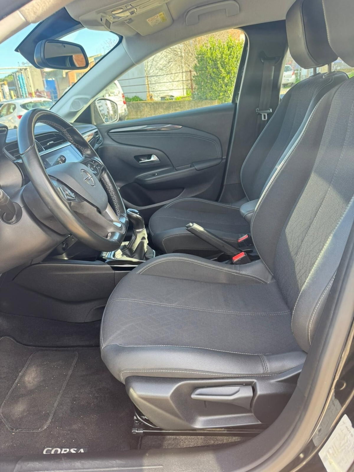 Opel Corsa 1.2 Edition (9)