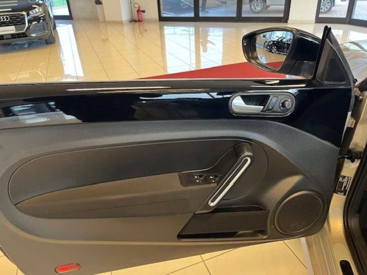 Volkswagen Maggiolino Cabrio 1.2 TSI Design (10)