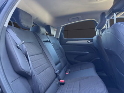 Renault Arkana E-Tech 145 CV Intens (19)