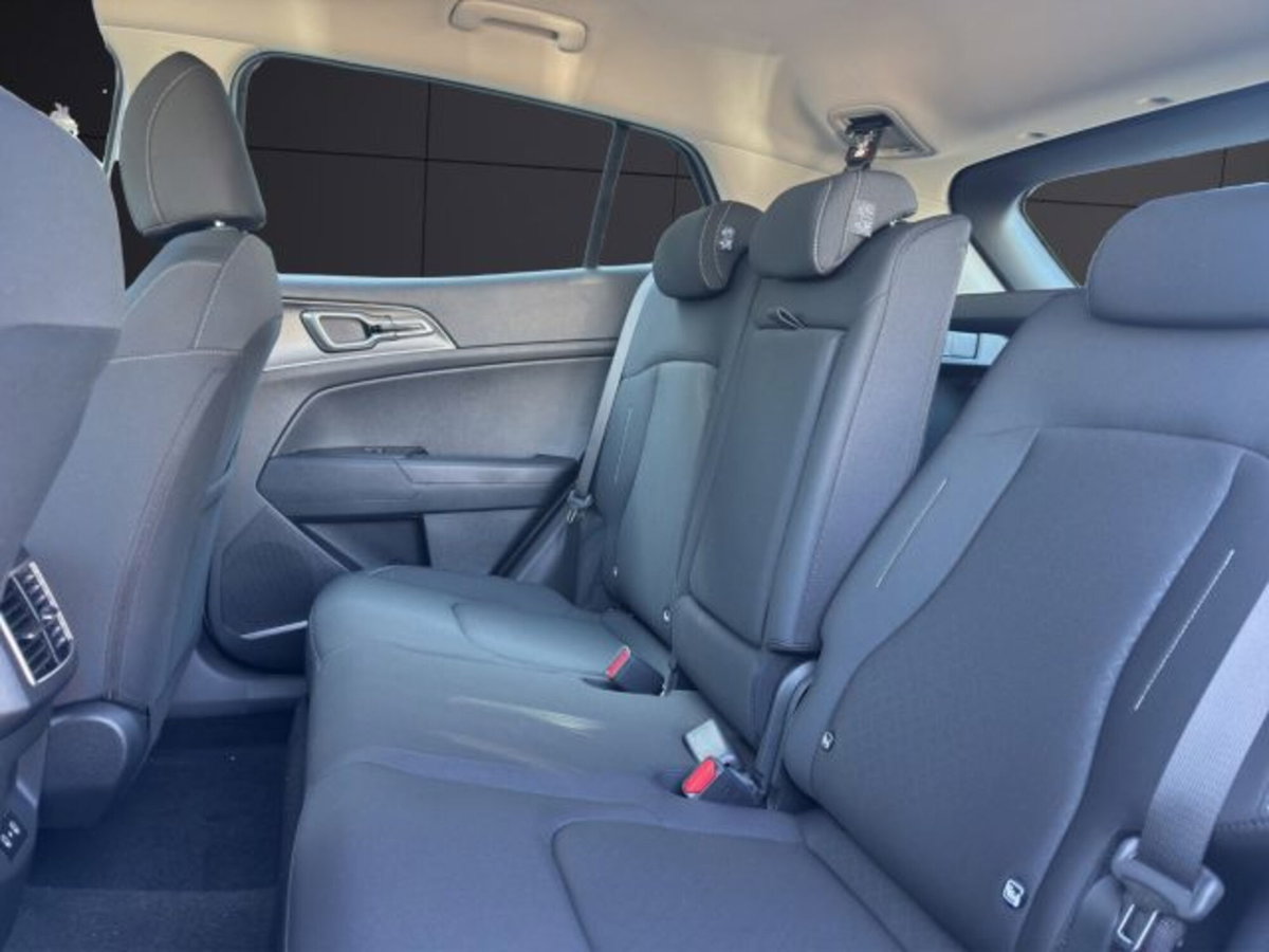 Kia Sportage 1.6 CRDi MHEV Business (13)