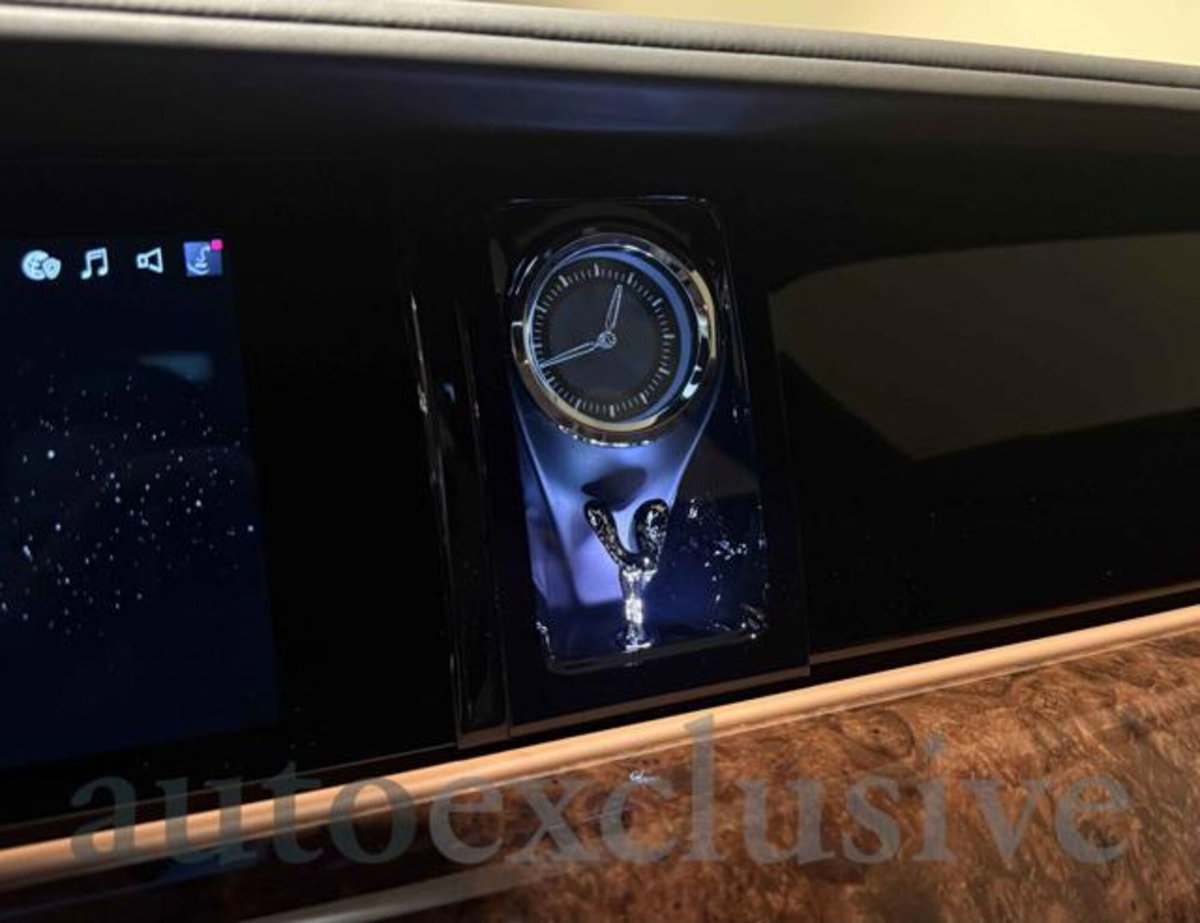 Rolls Royce Ghost Ghost 6.7 V12 Silver Badge (16)