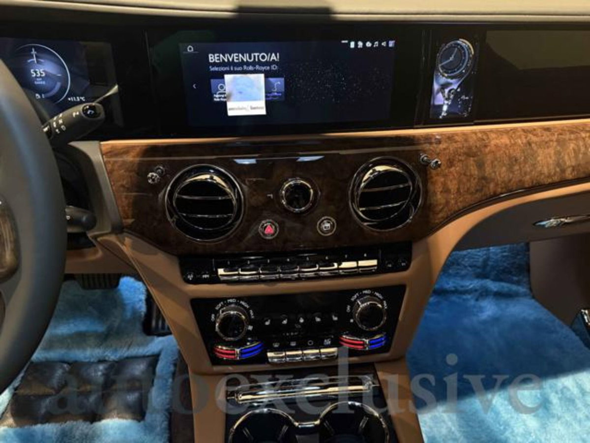Rolls Royce Ghost Ghost 6.7 V12 Silver Badge (17)
