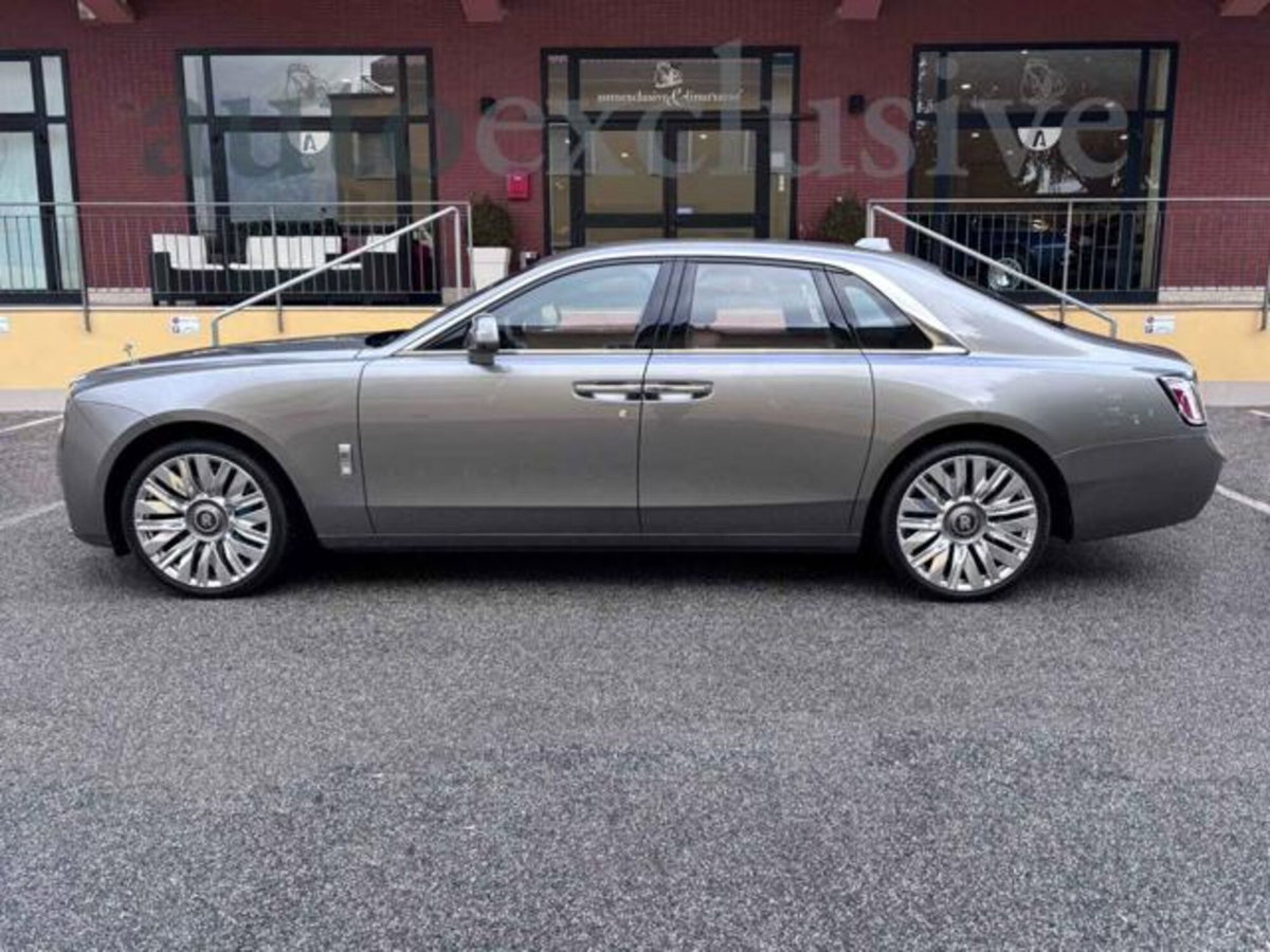 Rolls Royce Ghost Ghost 6.7 V12 Silver Badge (3)