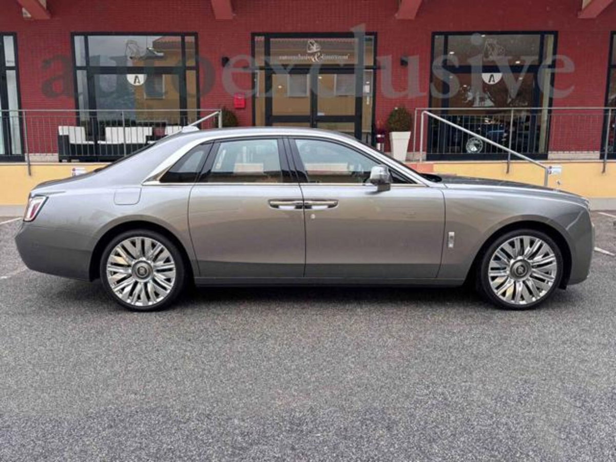Rolls Royce Ghost Ghost 6.7 V12 Silver Badge (5)