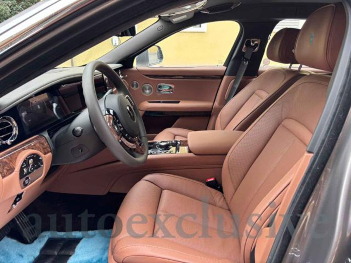 Rolls Royce Ghost Ghost 6.7 V12 Silver Badge (8)