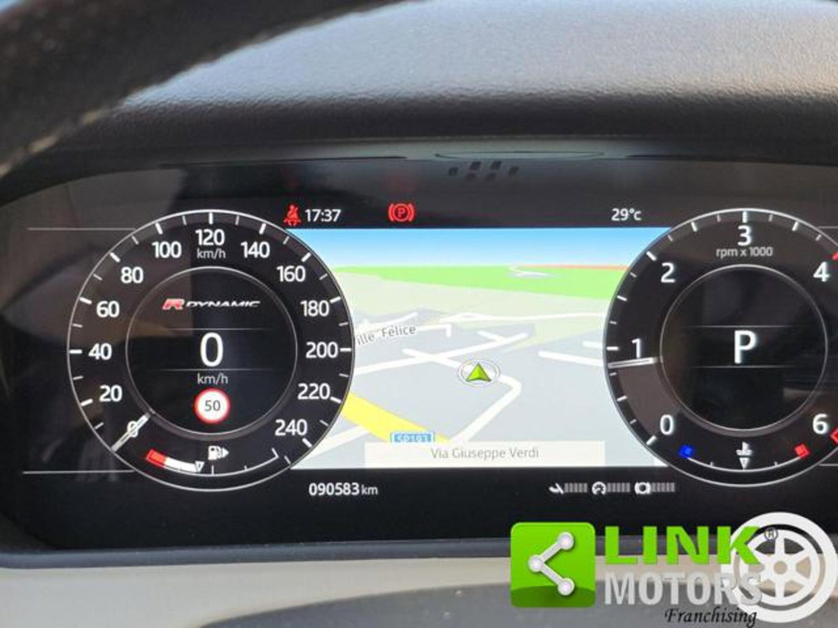 Land Rover Range Rover Velar 2.0D I4 240 CV R-Dynamic SE (13)
