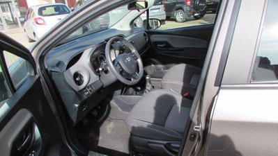 Toyota Yaris 1.0 5 porte (9)