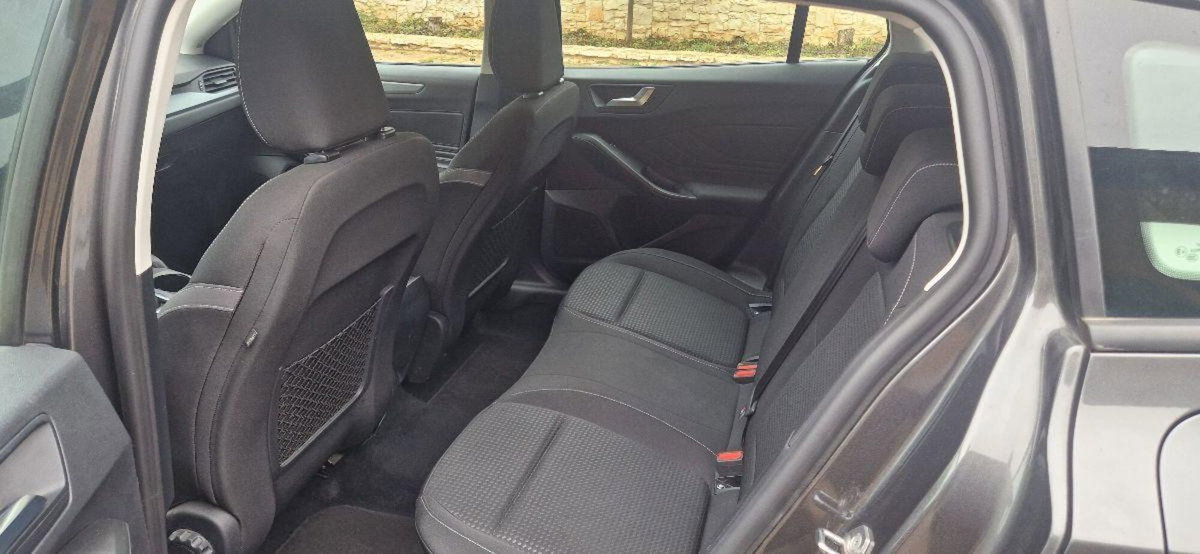Ford Focus Station Wagon 1.5 TDCi 120 CV Start&Stop SW Plus (6)