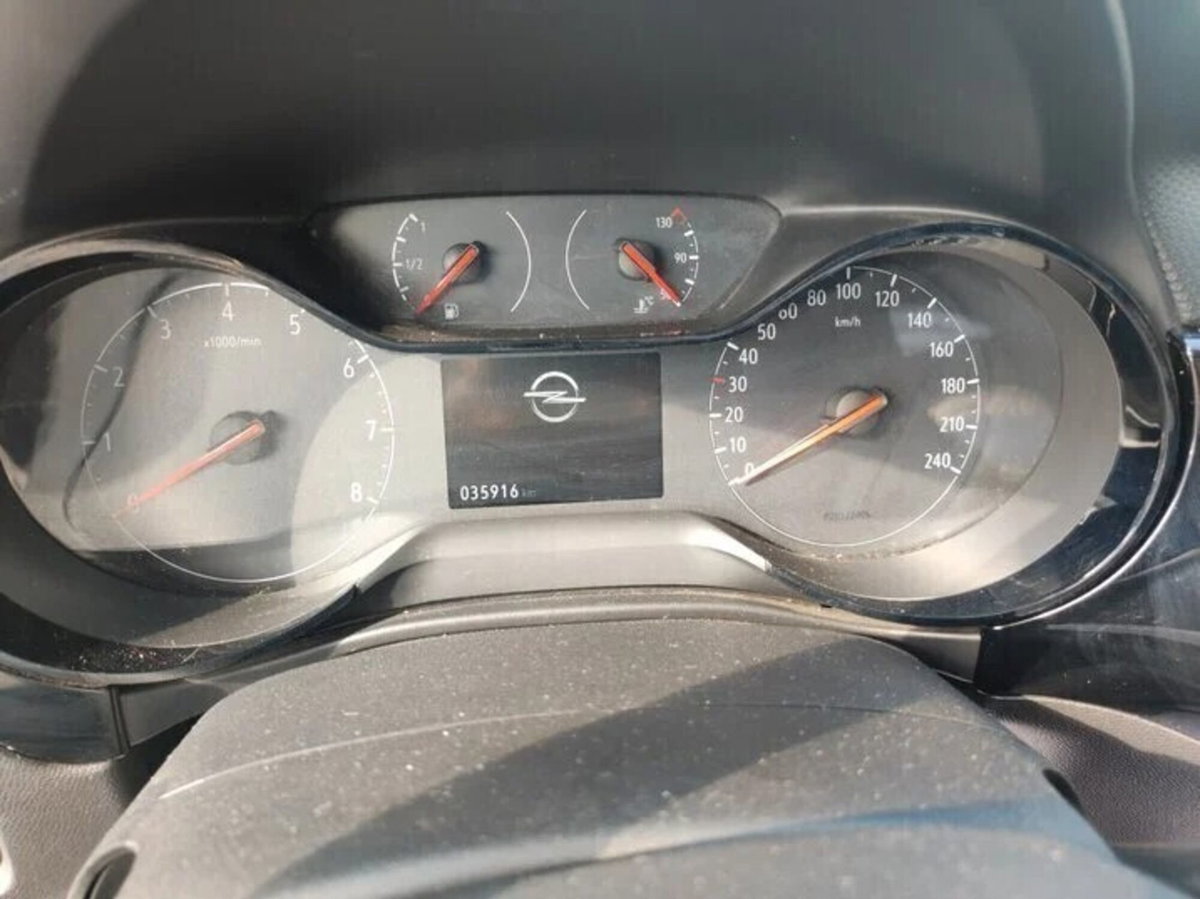 Opel Corsa 1.2 Edition (9)