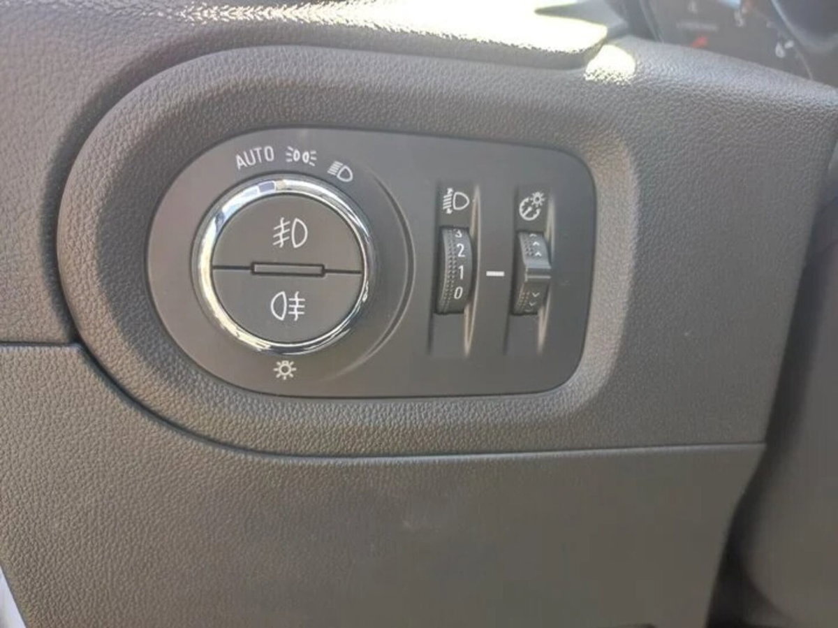 Opel Grandland X 1.5 diesel Ecotec Start&Stop aut. Design Line (14)