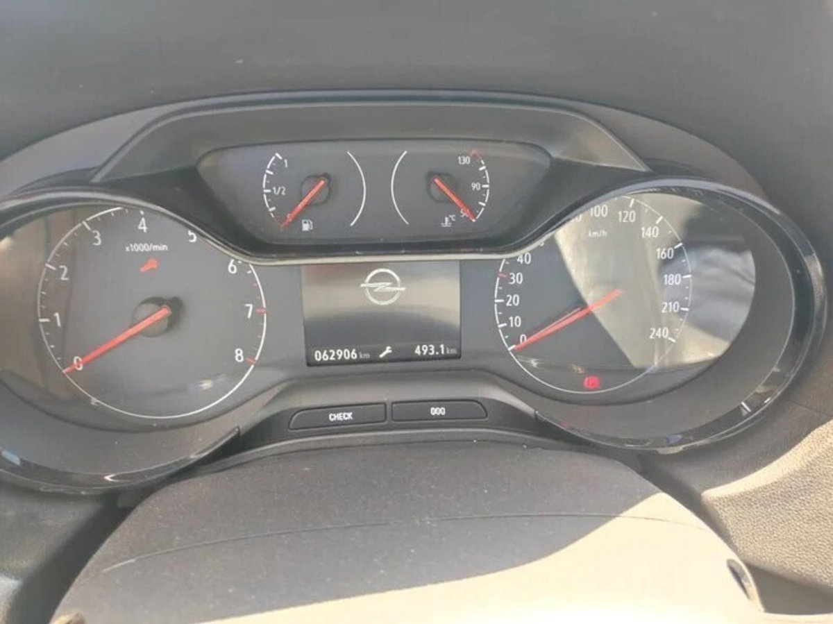Opel Grandland X 1.5 diesel Ecotec Start&Stop aut. Design Line (9)