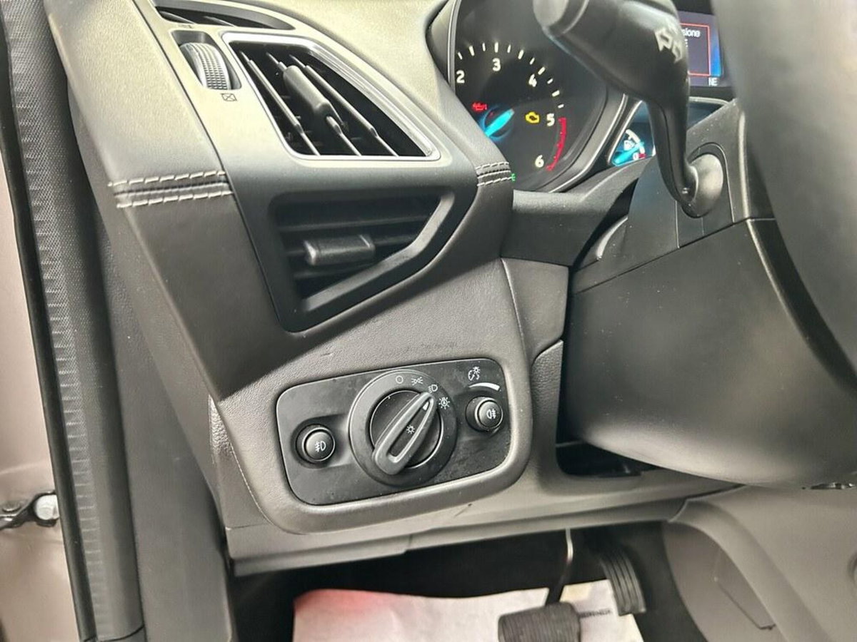 Ford Kuga 2.0 TDCI 180 CV S&S 4WD Powershift Vignale (10)