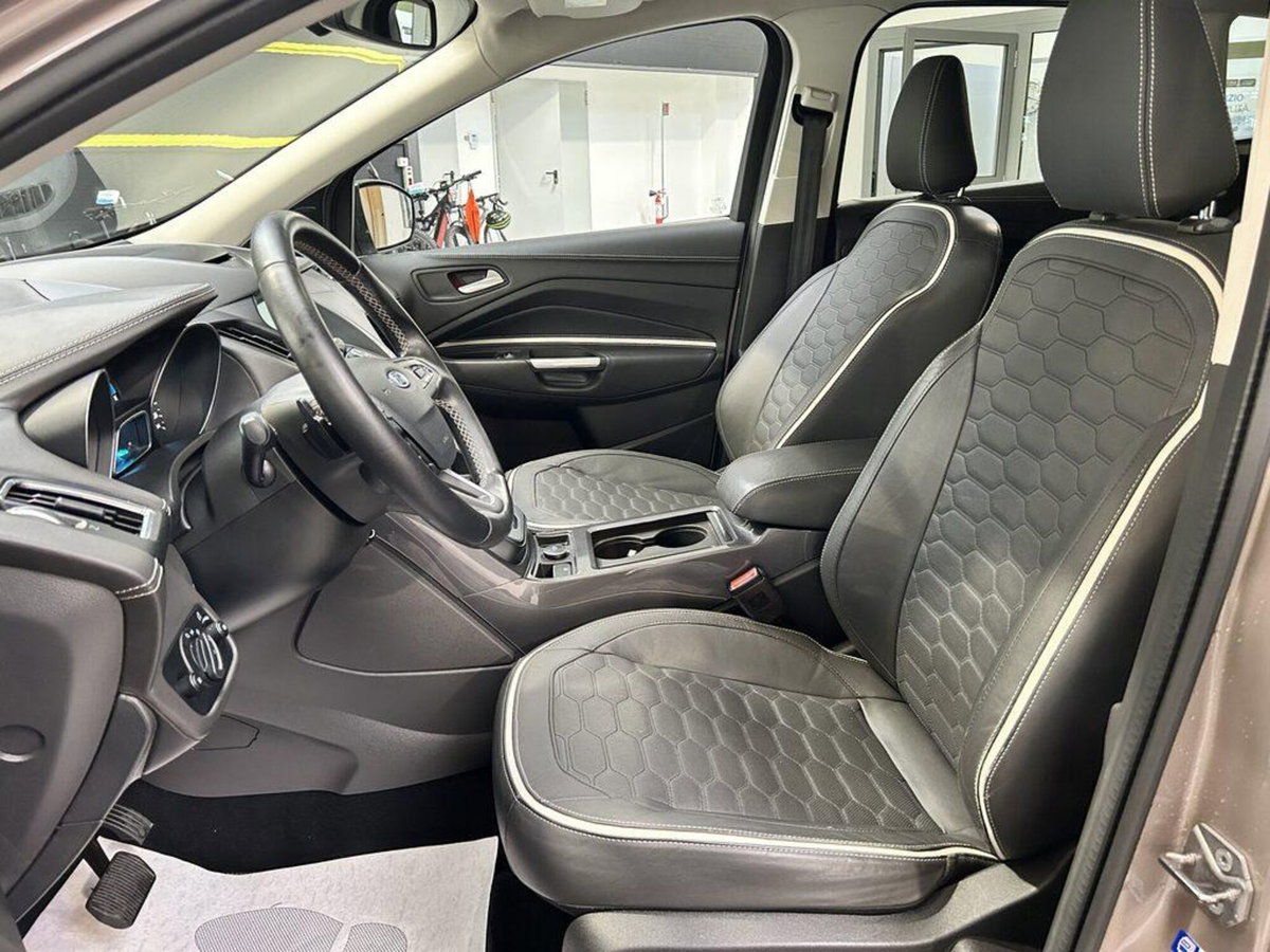 Ford Kuga 2.0 TDCI 180 CV S&S 4WD Powershift Vignale (7)