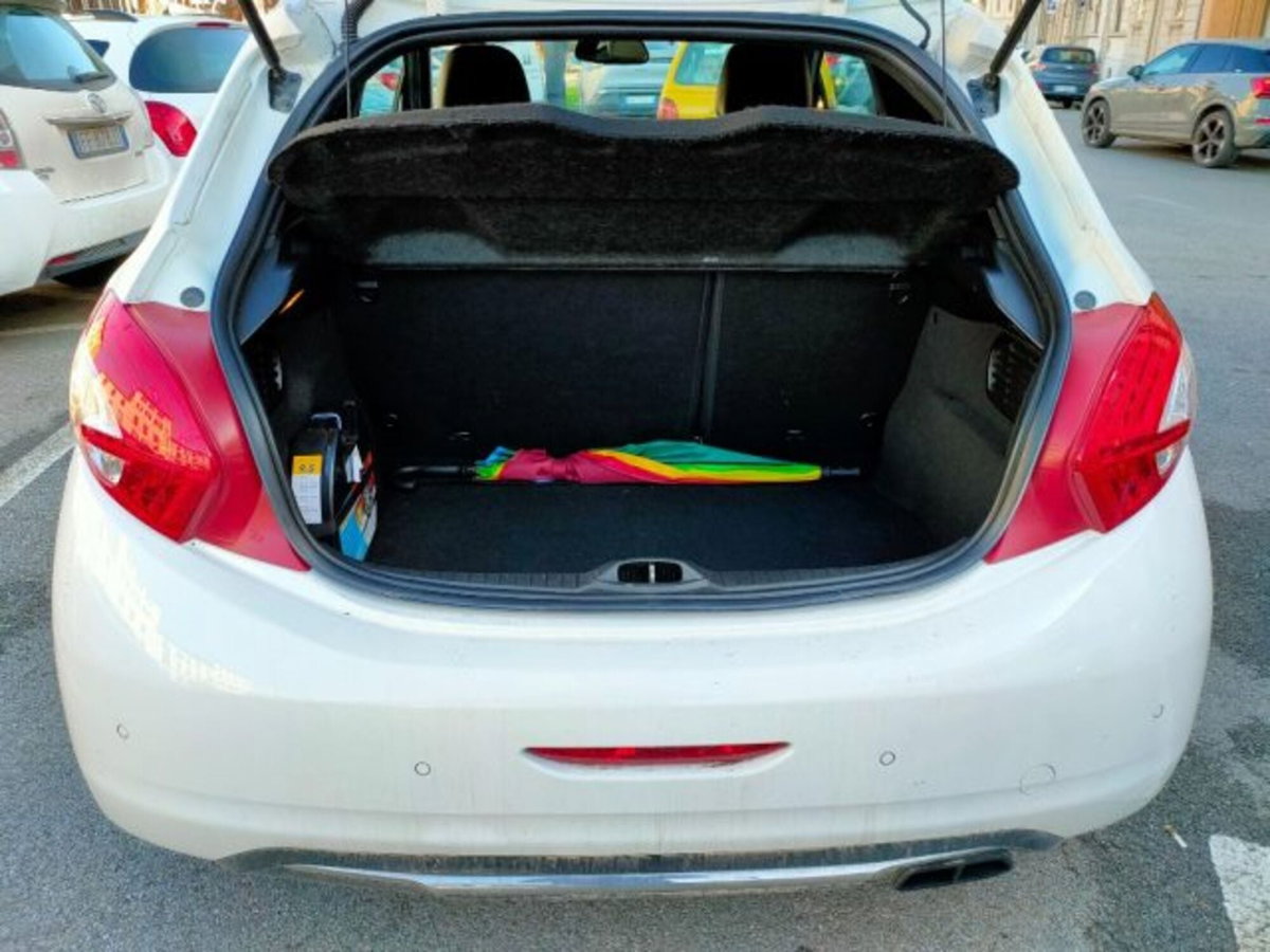 Peugeot 208 THP 200 CV 3 porte GTi (17)