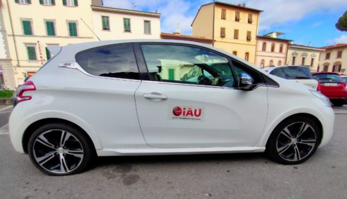 Peugeot 208 THP 200 CV 3 porte GTi (8)