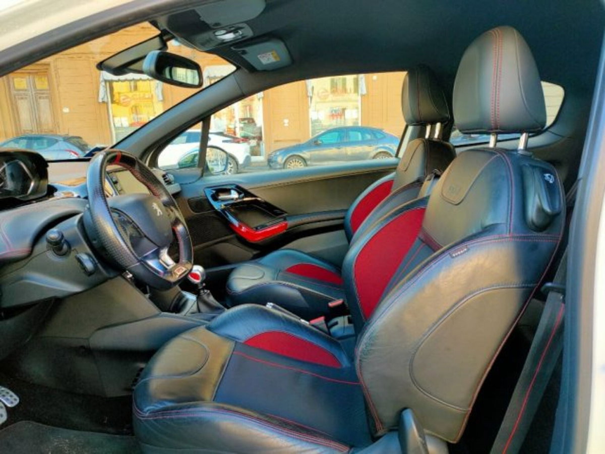 Peugeot 208 THP 200 CV 3 porte GTi (9)