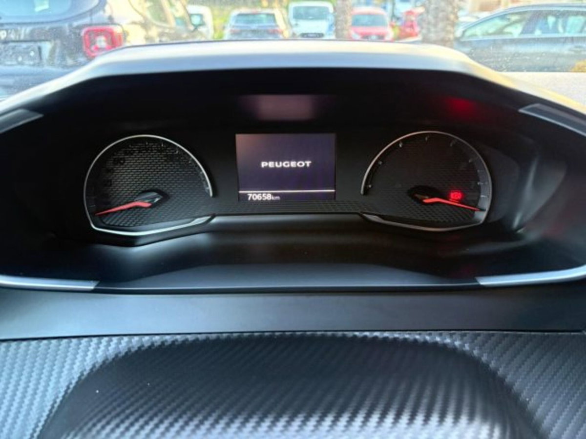Peugeot 2008 BlueHDi 110 S&S Allure (10)