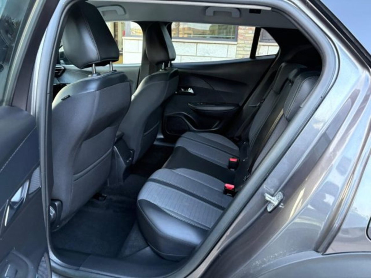 Peugeot 2008 BlueHDi 110 S&S Allure (8)