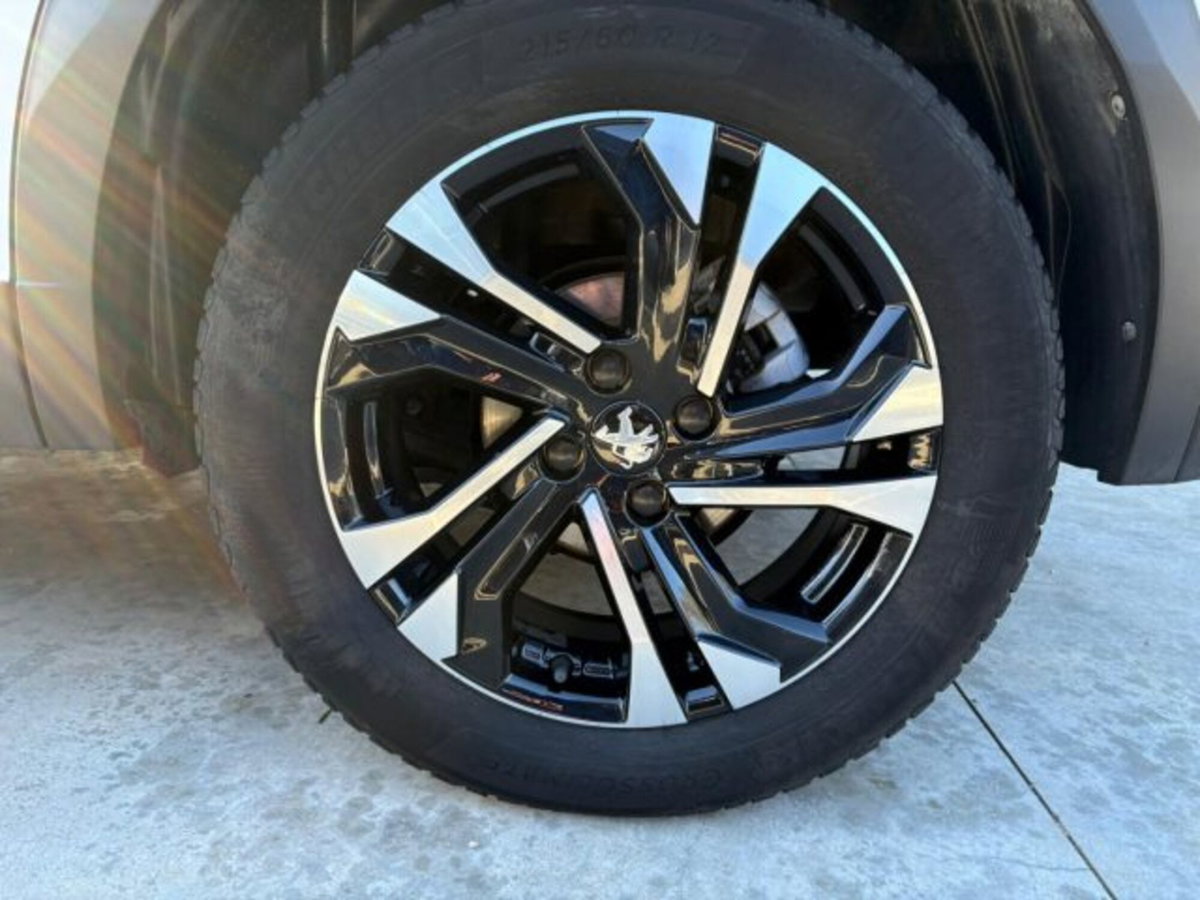 Peugeot 2008 BlueHDi 130 S&S EAT8 Allure Pack (17)