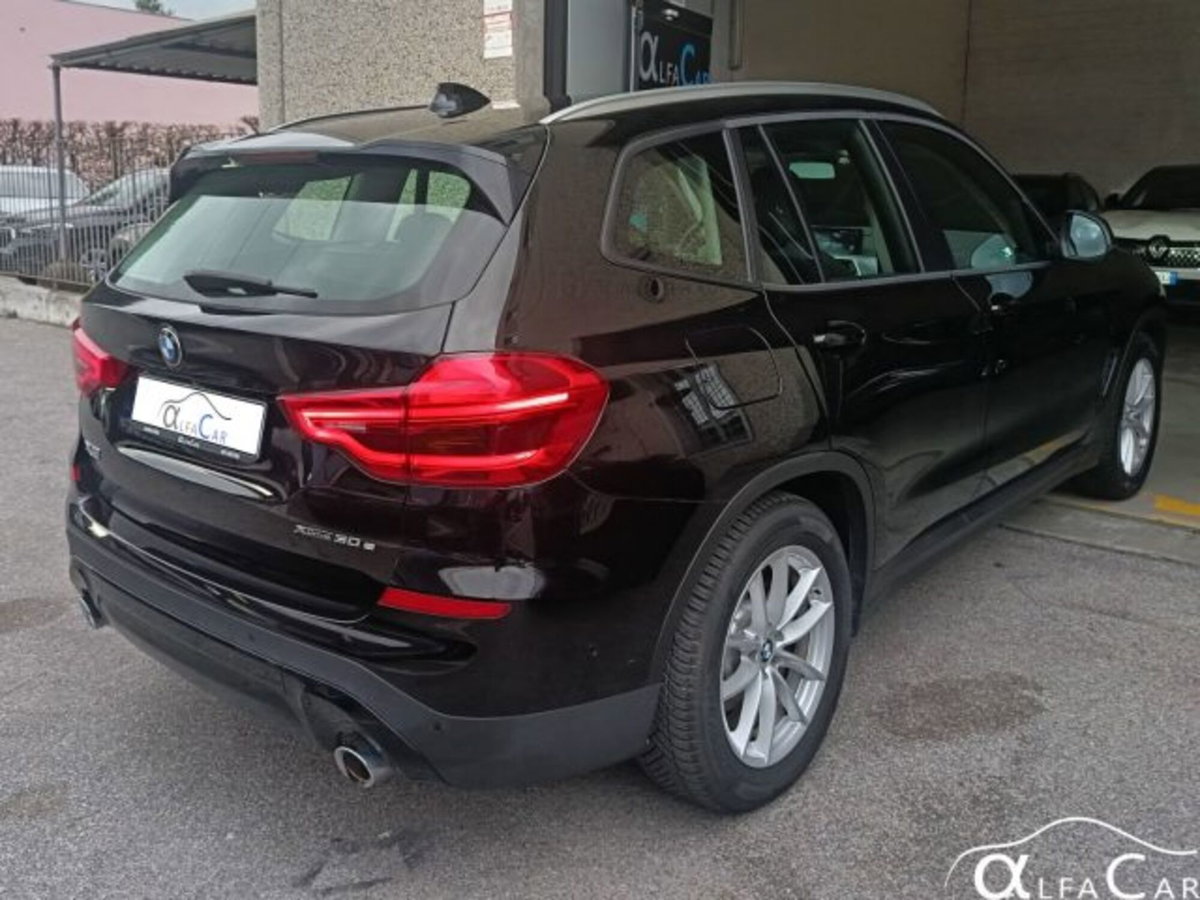BMW X3 xDrive30e Business Advantage (2)