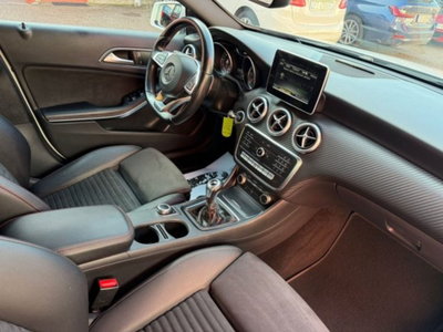 Mercedes-Benz Classe A 180 d Premium (10)