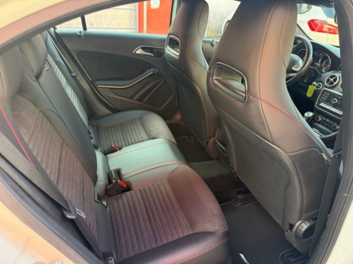Mercedes-Benz Classe A 180 d Premium (12)
