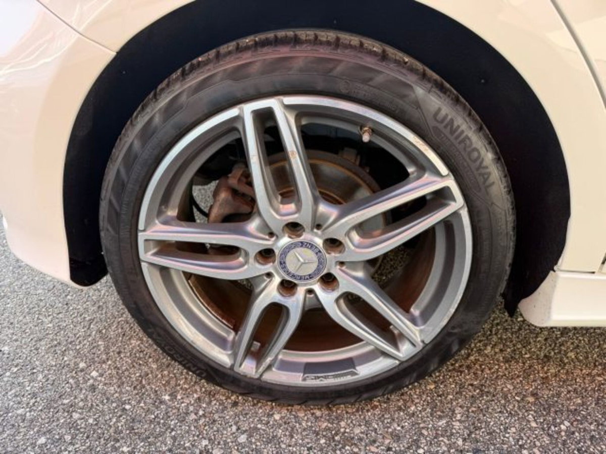 Mercedes-Benz Classe A 180 d Premium (14)