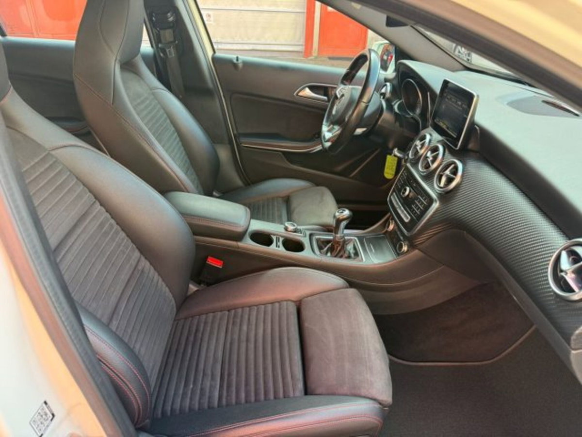 Mercedes-Benz Classe A 180 d Premium (9)
