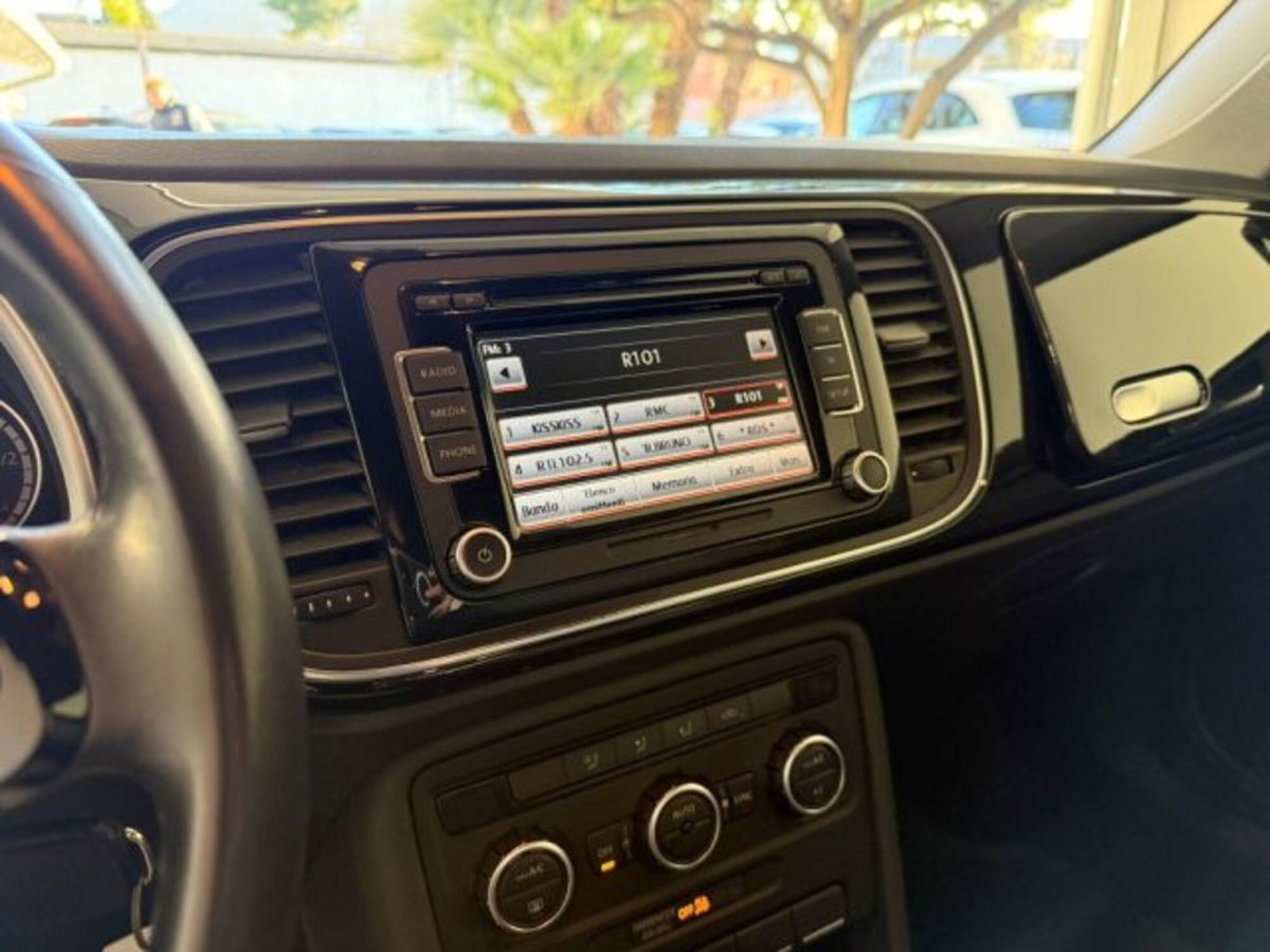 Volkswagen Maggiolino 1.6 TDI Design (10)