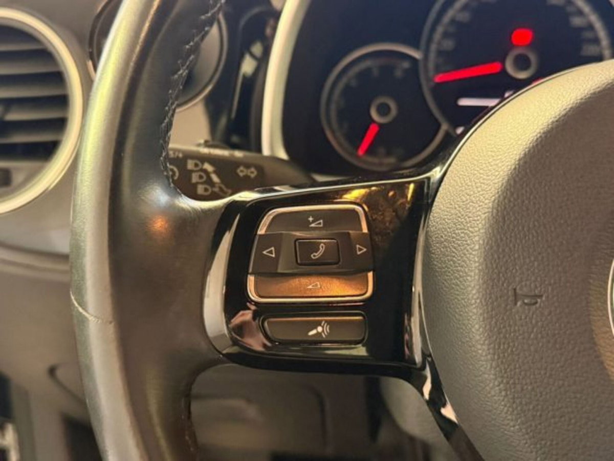 Volkswagen Maggiolino 1.6 TDI Design (12)