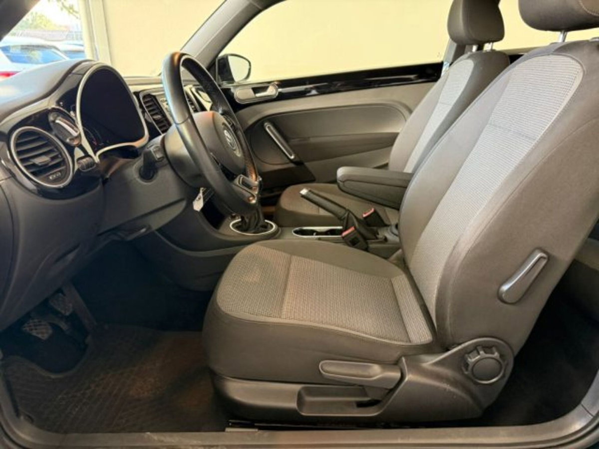 Volkswagen Maggiolino 1.6 TDI Design (15)