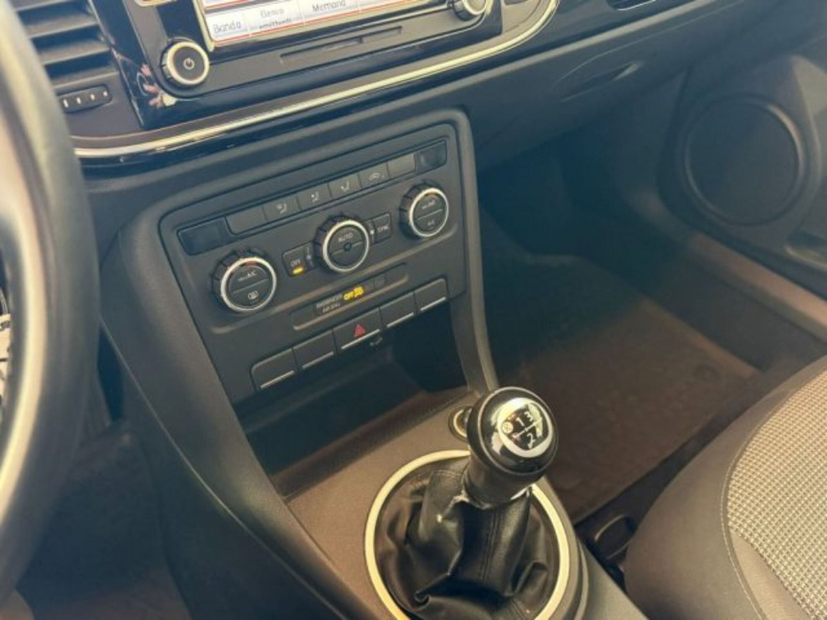Volkswagen Maggiolino 1.6 TDI Design (9)